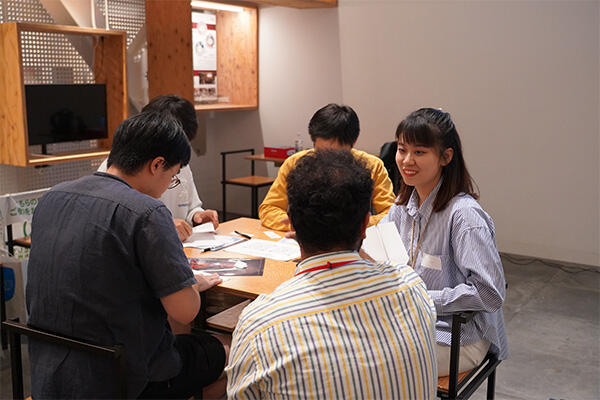 イベントを楽しむ参加者