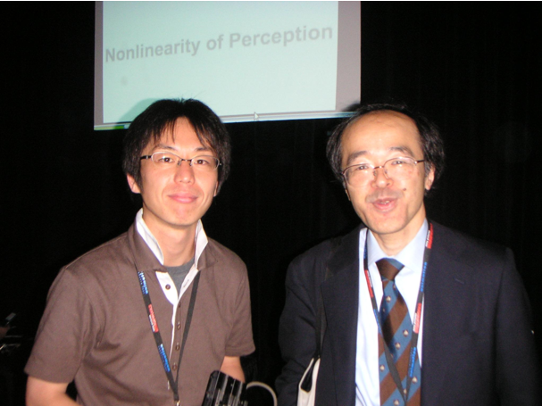 図2：雨宮准教授（写真左）と廣瀬教授（写真右）※2006年ボストンの国際会議にて
