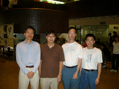 図4　香港大学で共同研究をしていた頃の様子。左からTak-Wah Lam先生、Wing-Kai Hon先生、定兼先生、Siu-Ming Yiu先生。